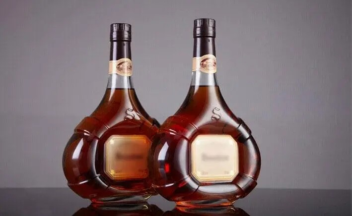 山東鄆城玻璃酒瓶批發